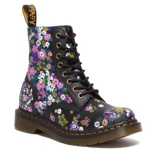 NWOT Dr Martens 1460 Pascal Lace Up Boots